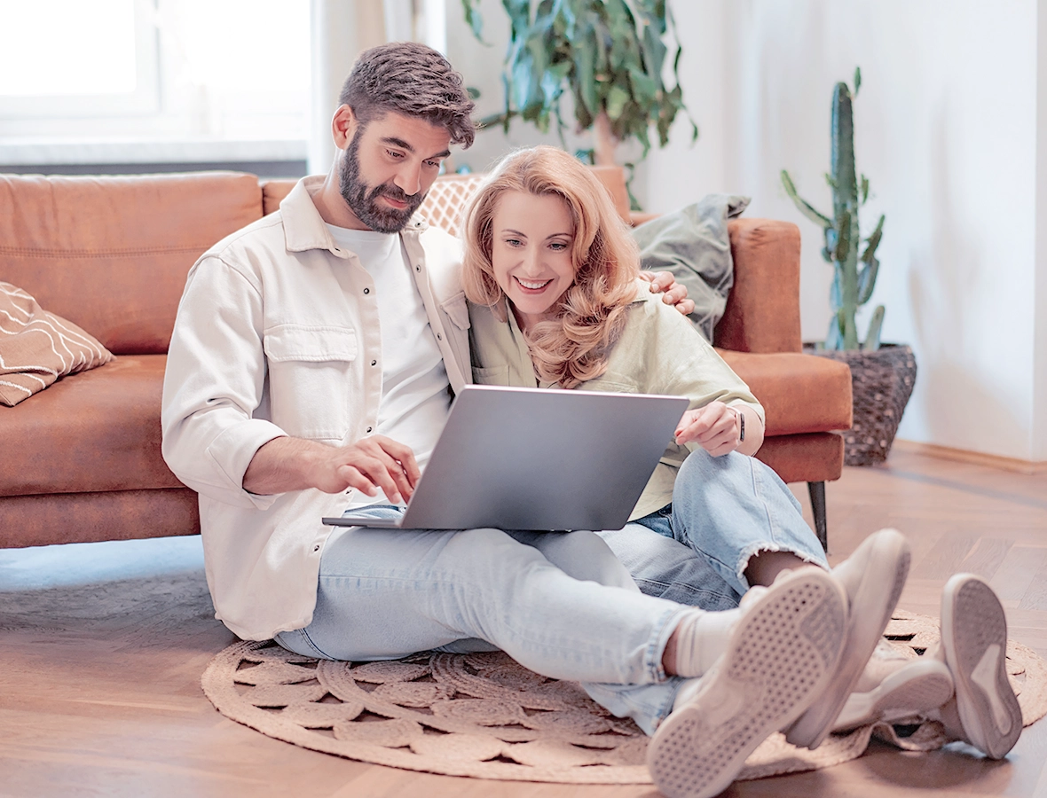 Couple learning two easy ways to save for retirement.